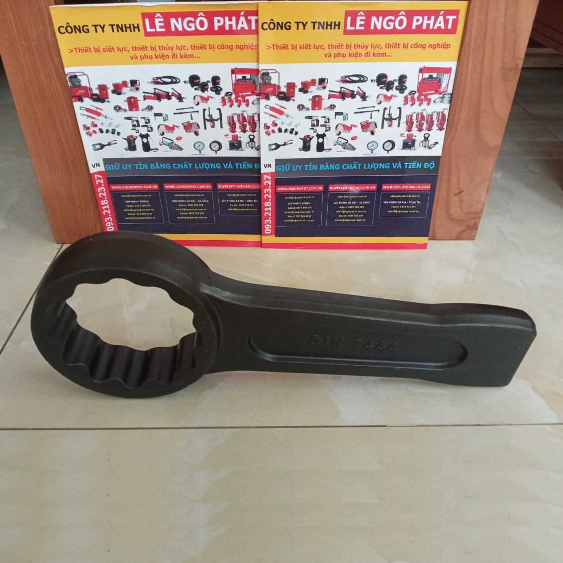 Vòng đóng 180mm, Cờ lê đóng 180mm