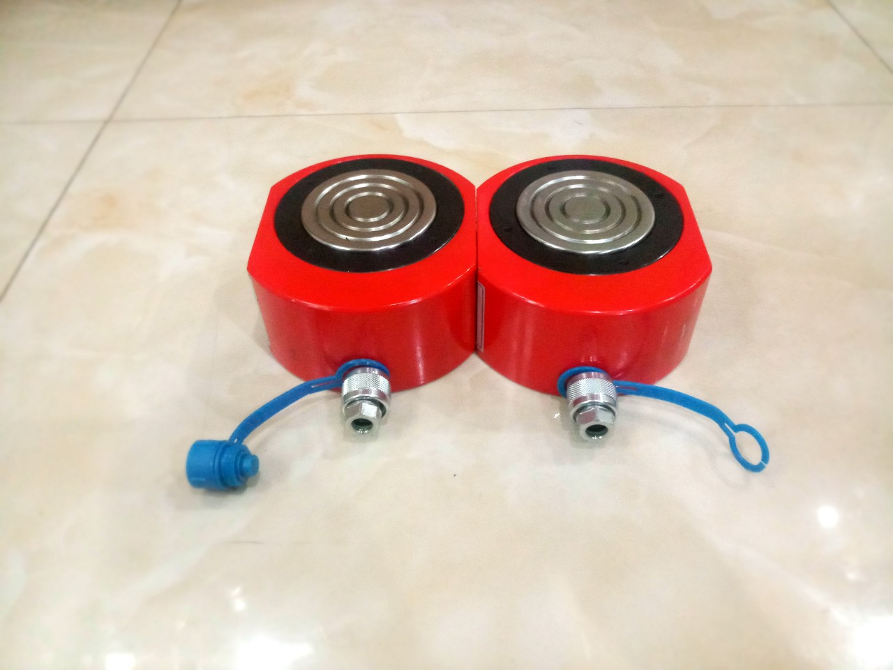 Kích thủy lực 100 tấn 16 mm