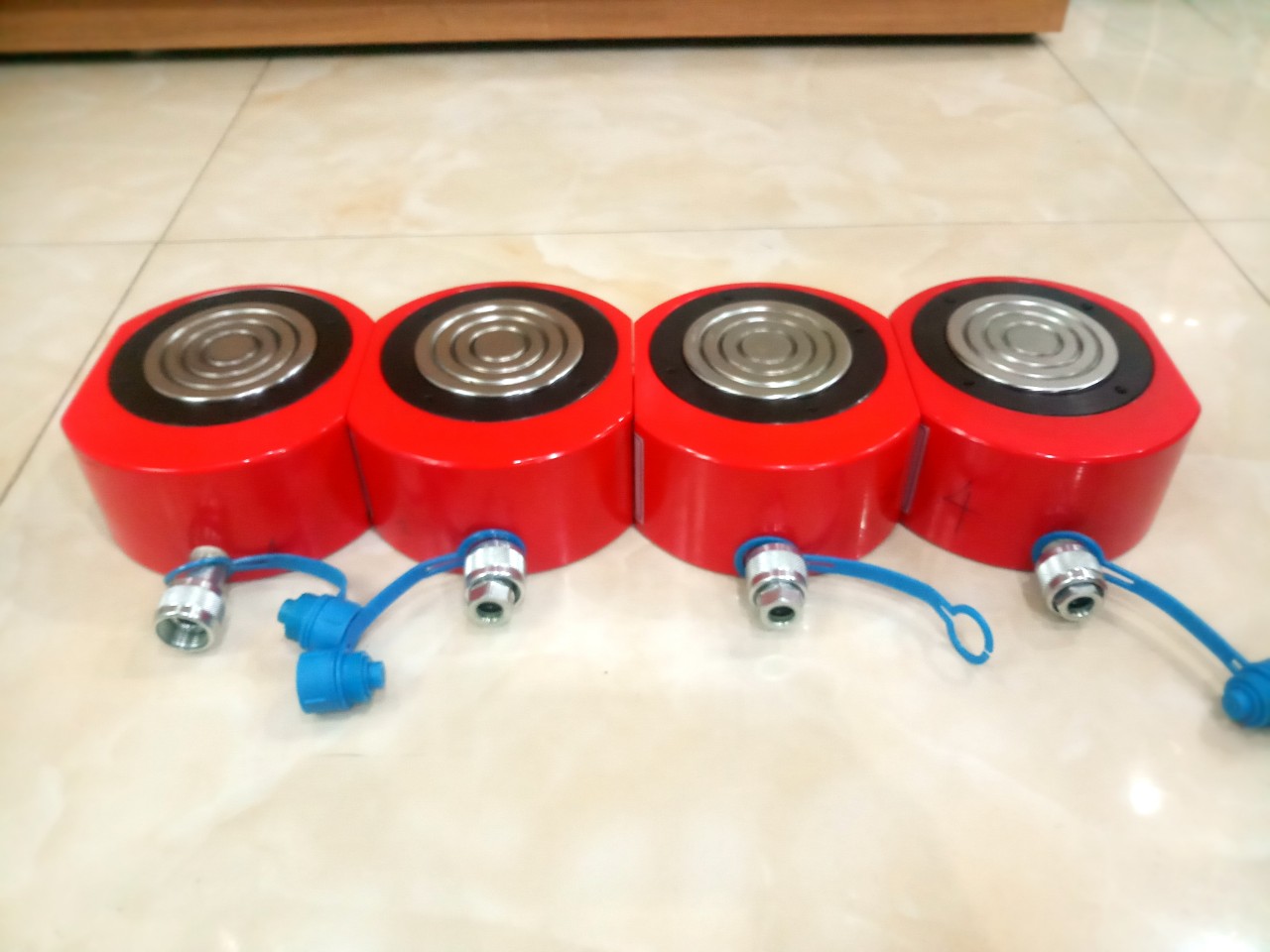 Kích thủy lực 100 tấn 16 mm